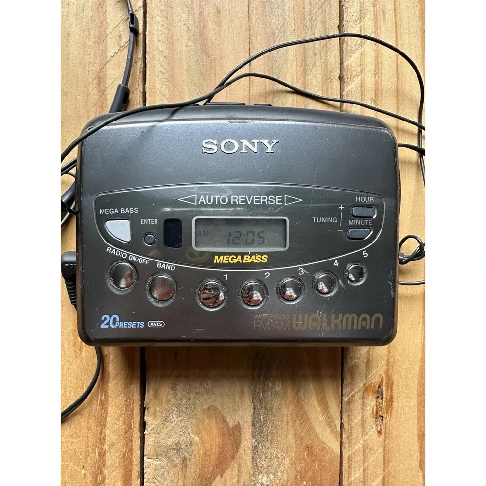 Sony Walkman WM-FX453 FM/AM Radio Cassette Player Radio Headphone MDR-W08 READ⬇️